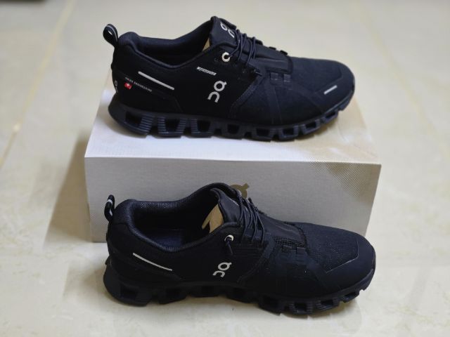 On Cloud ผู้หญิง รุ่น Cloud 5 Waterproof สี All Black รูปที่ 2