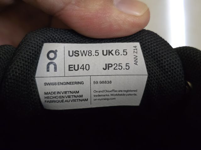 On Cloud ผู้หญิง รุ่น Cloud 5 Waterproof สี All Black รูปที่ 9