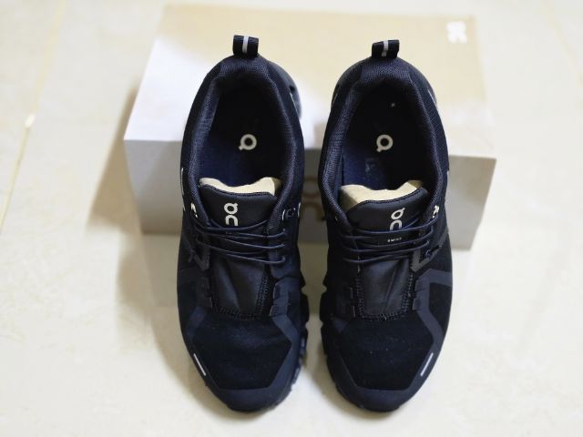 On Cloud ผู้หญิง รุ่น Cloud 5 Waterproof สี All Black รูปที่ 4