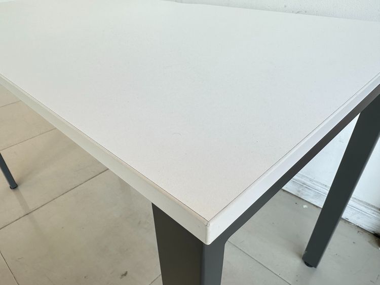 โต๊ะทำงาน ท็อป MDF สีขาว มีตะแกรงเก็บสายไฟ โครงขาเหล็กสีเทา (ขนาดกว้าง 120 CM.)  รูปที่ 7