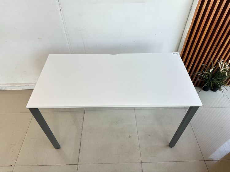 โต๊ะทำงาน ท็อป MDF สีขาว มีตะแกรงเก็บสายไฟ โครงขาเหล็กสีเทา (ขนาดกว้าง 120 CM.)  รูปที่ 5