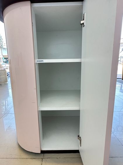 เคาน์เตอร์วางสินค้า 1 บานเปิด ท็อปไม้ MDF ขอบสแตนเลสสีน้ำตาล โครงไม้อัด HMR ผิวไฮกรอสสีชมพู  รูปที่ 6