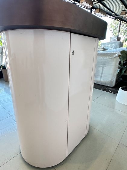 เคาน์เตอร์วางสินค้า 1 บานเปิด ท็อปไม้ MDF ขอบสแตนเลสสีน้ำตาล โครงไม้อัด HMR ผิวไฮกรอสสีชมพู  รูปที่ 4