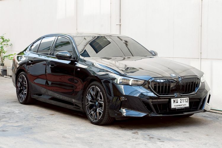 รถ BMW Series 5 530e สี ดำ