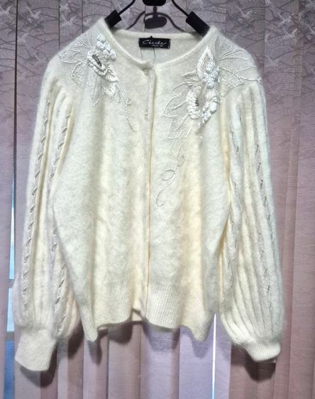 เสื้อแจ็คเก็ต | เสื้อคลุม แขนยาว เสื้อไหมพรมสีครีมไข่ไก่ ใหม่มากเทียบเท่ามือหนึ่ง เนื้อผ้านิ่ม ใส่แล้วลุคคุณหนูมาก