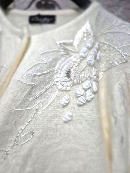 เสื้อไหมพรมสีครีมไข่ไก่ ใหม่มากเทียบเท่ามือหนึ่ง เนื้อผ้านิ่ม ใส่แล้วลุคคุณหนูมาก รูปที่ 4