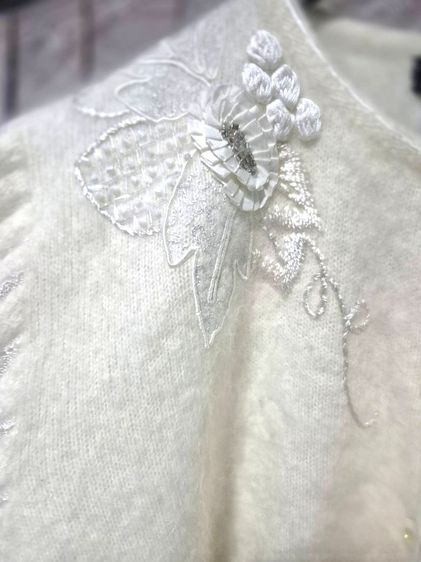 เสื้อไหมพรมสีครีมไข่ไก่ ใหม่มากเทียบเท่ามือหนึ่ง เนื้อผ้านิ่ม ใส่แล้วลุคคุณหนูมาก รูปที่ 3