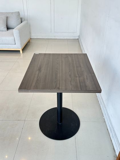 โต๊ะทานอาหาร ท็อปไม้ MDF ปิดผิวลามิเนตลายไม้สีน้ำตาล โครงขาเหล็กสีดำ  รูปที่ 4