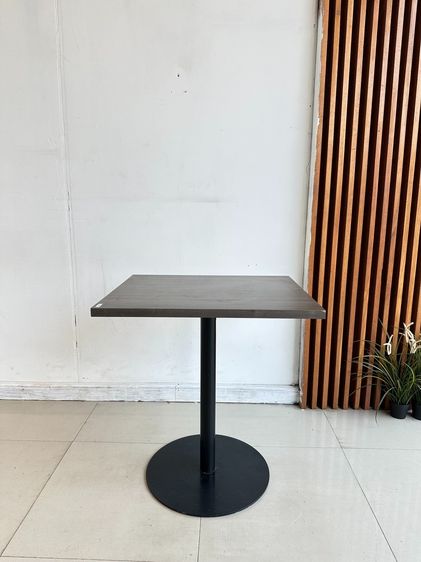 อื่นๆ โต๊ะทานอาหาร ท็อปไม้ MDF ปิดผิวลามิเนตลายไม้สีน้ำตาล โครงขาเหล็กสีดำ 