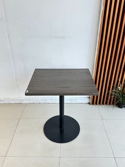 โต๊ะทานอาหาร ท็อปไม้ MDF ปิดผิวลามิเนตลายไม้สีน้ำตาล โครงขาเหล็กสีดำ  รูปที่ 2