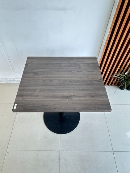 โต๊ะทานอาหาร ท็อปไม้ MDF ปิดผิวลามิเนตลายไม้สีน้ำตาล โครงขาเหล็กสีดำ  รูปที่ 5