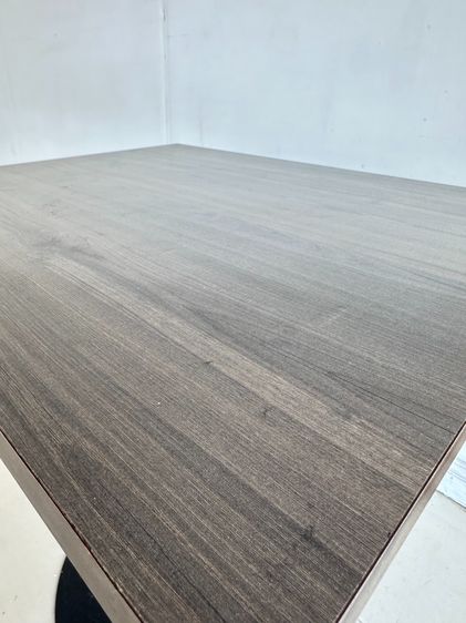 โต๊ะทานอาหาร ท็อปไม้ MDF ปิดผิวลามิเนตลายไม้สีน้ำตาล โครงขาเหล็กสีดำ  รูปที่ 6