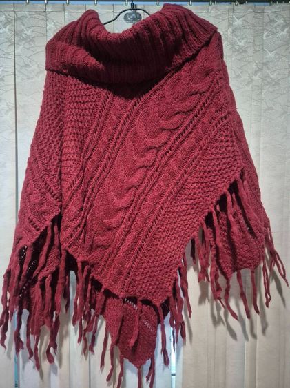 ผ้าคลุมไหล่ไหมพรม สีแดง หนาๆ อุ่น ๆ สามารถใส่ได้เหมือนเสื้อคลุม