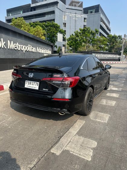 Honda Civic 2023 2.0 eHEV RS Sedan เบนซิน เกียร์อัตโนมัติ ดำ รูปที่ 4