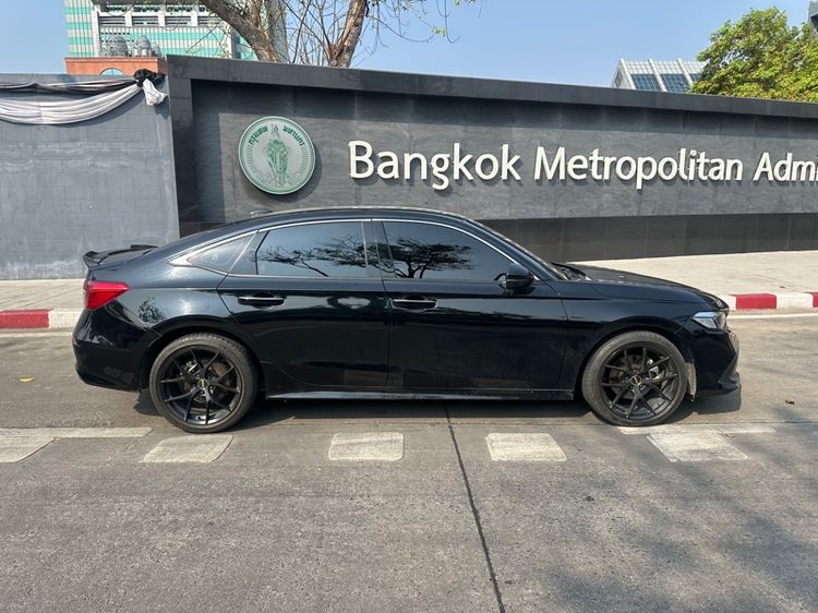 Honda Civic 2023 2.0 eHEV RS Sedan เบนซิน เกียร์อัตโนมัติ ดำ รูปที่ 3