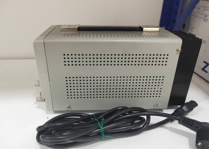 อุปกรณ์เครือข่าย Power Supply จ่ายแรงดันไฟได้ 0-30 โวลต์ 
