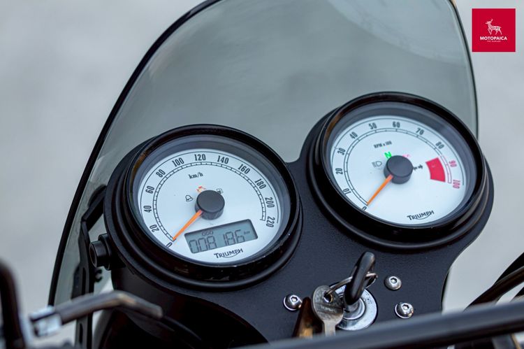 Triumph Thruxton900 Custom ปี2015 สีดำ วิ่งน้อย8,000Km.  รูปที่ 5