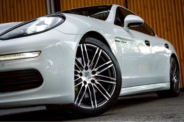 Porsche Panamera 2015 2.9 4S E-Hybrid 4WD Sedan ปลั๊กอินไฮบริด (PHEV) ไม่ติดแก๊ส เกียร์อัตโนมัติ ขาว รูปที่ 3