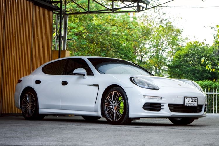 Porsche Panamera 2015 2.9 4S E-Hybrid 4WD Sedan ปลั๊กอินไฮบริด (PHEV) ไม่ติดแก๊ส เกียร์อัตโนมัติ ขาว รูปที่ 2