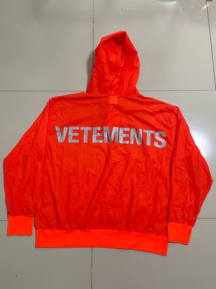 เสื้อกันลม VETEMENTS รูปที่ 2