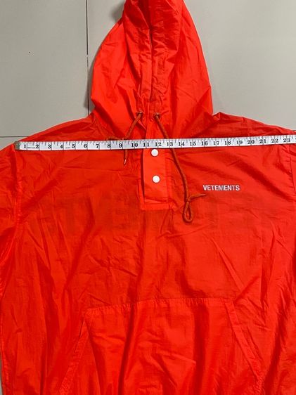 เสื้อกันลม VETEMENTS รูปที่ 10