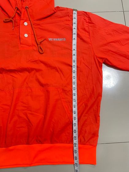 เสื้อกันลม VETEMENTS รูปที่ 12