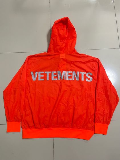 เสื้อกันลม VETEMENTS รูปที่ 3