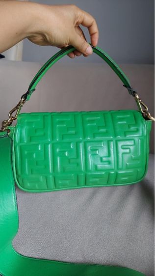 กระเป๋าสะพาย Fendi สีเขียว  รูปที่ 2