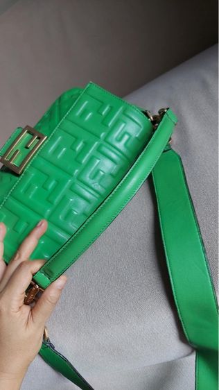 กระเป๋าสะพาย Fendi สีเขียว  รูปที่ 8