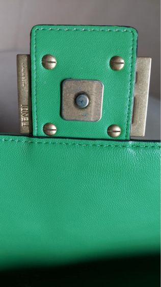 กระเป๋าสะพาย Fendi สีเขียว  รูปที่ 9