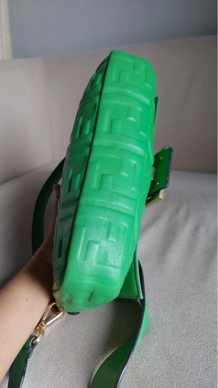 กระเป๋าสะพาย Fendi สีเขียว  รูปที่ 5