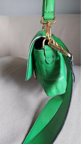 กระเป๋าสะพาย Fendi สีเขียว  รูปที่ 4