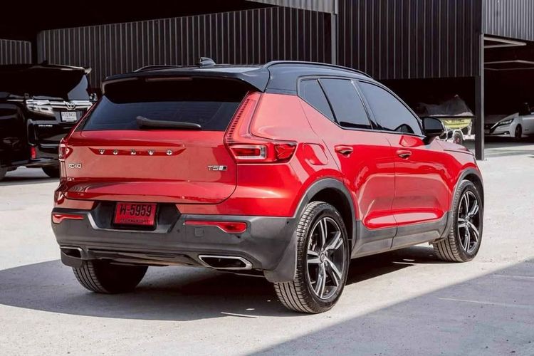 Volvo XC40 2019 2.0 T5 R-Design 4WD Utility-car เบนซิน แดง รูปที่ 3