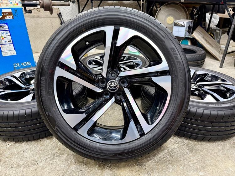18" ล้อแม็ก TOYOTA YARIS CROSS ขอบ 18” ป้ายแดง ยาง YOKOHAMA 215-55R18 ปี 25 ตุ่มหน้ายางยังอยู่ครบ