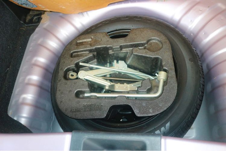 Nissan March 2011 1.2 E เบนซิน ไม่ติดแก๊ส เกียร์อัตโนมัติ เทา รูปที่ 4