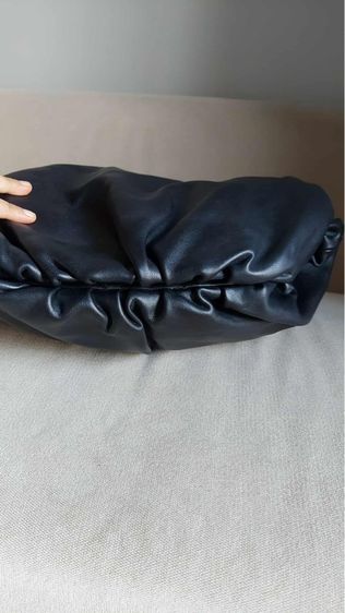 กระเป๋าคลัช Bottega Veneta สีดำ รูปที่ 6