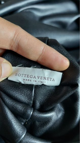 กระเป๋าคลัช Bottega Veneta สีดำ รูปที่ 9