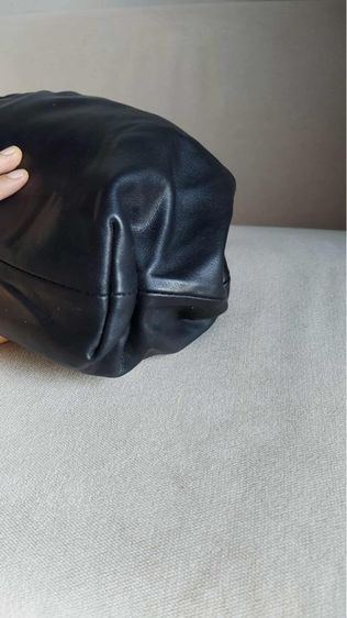 กระเป๋าคลัช Bottega Veneta สีดำ รูปที่ 10