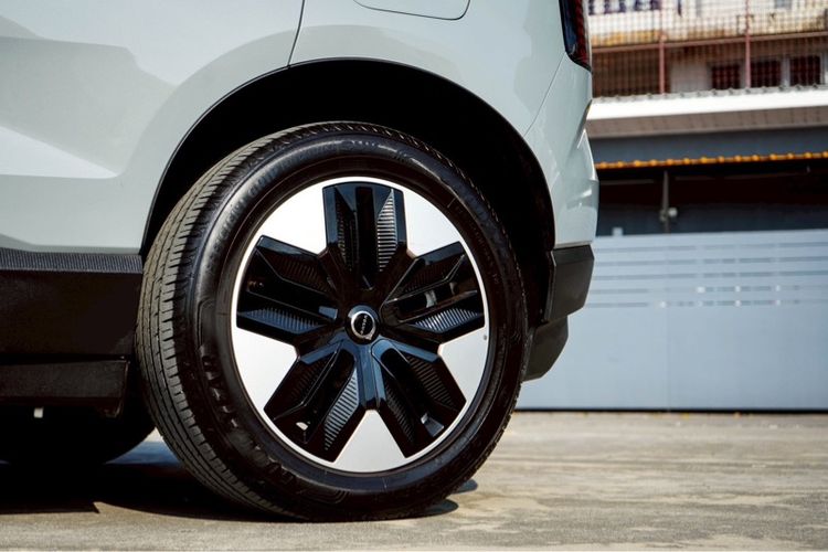 Volvo EX30 2025 0.0 Ultra Extended Range Utility-car ไฟฟ้า ไม่ติดแก๊ส เกียร์อัตโนมัติ ฟ้า รูปที่ 3