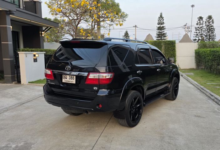 Toyota Fortuner 2011 2.7 V Utility-car เบนซิน ไม่ติดแก๊ส เกียร์อัตโนมัติ ดำ รูปที่ 4