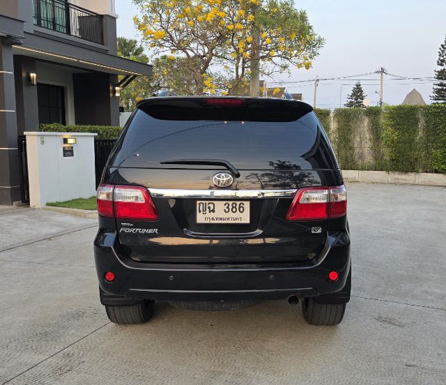 Toyota Fortuner 2011 2.7 V Utility-car เบนซิน ไม่ติดแก๊ส เกียร์อัตโนมัติ ดำ รูปที่ 3
