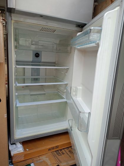 ขายตู้เย็น 6.7คิว มือสอง ยี่ห้อ HITACHI 2ฝา สภาพดี ใช้งานได้ปกติ ละลายน้ำแข็งอัตโนมัติ  ของอยู่บ้านเอื้ออาทรเทพกุญชร34 อาคาร53 ราคาเป็นกันเอง 4000 บาท 