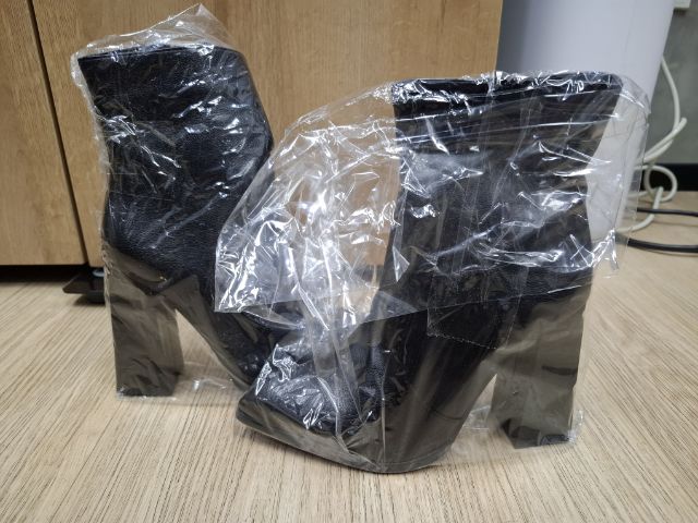 ​บูทส้นสูง 4 นิ้ว ทรงแม่ชม 🖤
ใครหาบู้ทใส่ไปเที่ยวหรือใส่ออกงานแนะนำคู่นี้เลยค่ะ หัวแหลมช่วยให้ดูเพรียว ไซส์เล็กหายาก รูปที่ 3