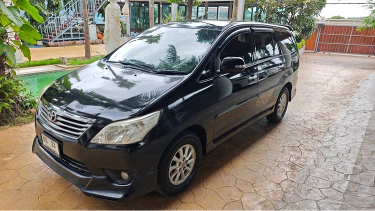 รถ Toyota Innova 2.0 V สี ดำ