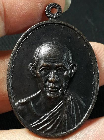 เหรียญหลวงพ่อเกษม เขมโก สุสานไตรลักษณ์ จ.ลำปาง เนื้อทองแดงรมดำ