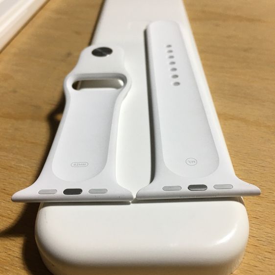 สายนาฬิกา Apple Watch สีขาว สภาพใหม่ ของแท้ ศูนย์  Size MและL ขนาด 42 44 45 ใส่ด้วยกันได้ พร้อมกล่องใส่   รูปที่ 8