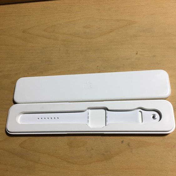 ซิลิโคน สายนาฬิกา Apple Watch สีขาว สภาพใหม่ ของแท้ ศูนย์  Size MและL ขนาด 42 44 45 ใส่ด้วยกันได้ พร้อมกล่องใส่  