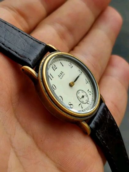 นาฬิกา Alba 2เข็มครึ่ง ถ่าน 
สภาพดี เดินดี ใช้งานปกติ รูปที่ 2