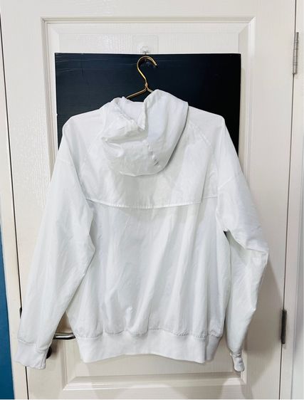 เสื้อวอร์มฮู้ด(ผ้าร่ม)สีขาว แบรนด์ Nike รุ่น Windrunner Hooded  รูปที่ 2