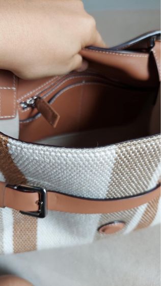 กระเป๋าถือ Loewe สีน้ำตาล รูปที่ 14